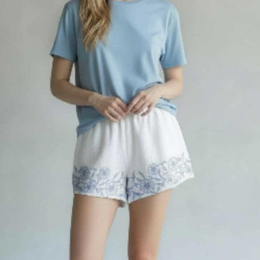 Embroidered Floral Cotton Shorts Size Small White Blue Lined Lightweight Summer